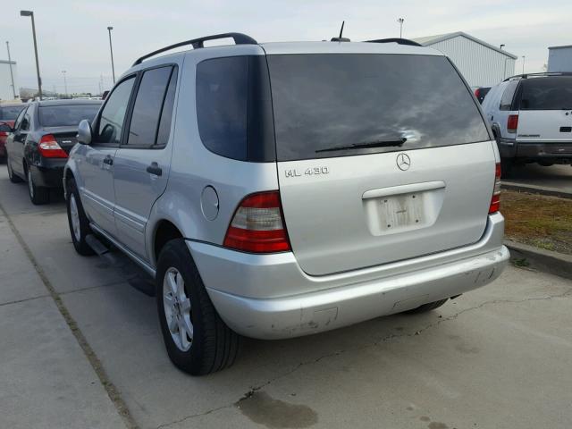 4JGAB72E3YA158964 - 2000 MERCEDES-BENZ ML 430 银色 照片 3