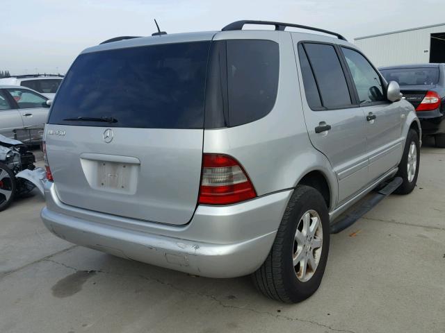 4JGAB72E3YA158964 - 2000 MERCEDES-BENZ ML 430 银色 照片 4