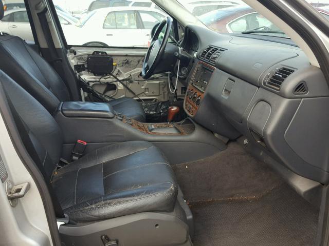 4JGAB72E3YA158964 - 2000 MERCEDES-BENZ ML 430 银色 照片 5