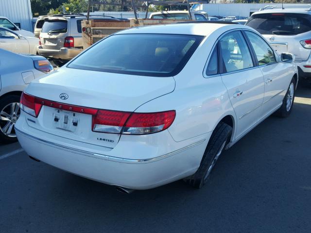 KMHFC46F66A043230 - 2006 HYUNDAI AZERA SE WHITE photo 4