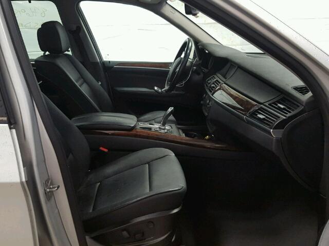 5UXZV4C57BL409300 - 2011 BMW X5 XDRIVE3 Արծաթագույն լուսանկար 5