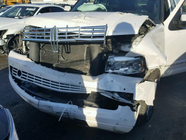 5LMFL28579EJ01459 - 2009 LINCOLN NAVIGATOR WHITE photo 7