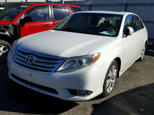 4T1BK3DB2BU375489 - 2011 TOYOTA AVALON BAS WHITE photo 2