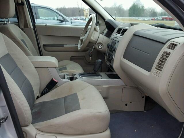 1FMCU03108KB36131 - 2008 FORD ESCAPE XLT SILVER photo 5