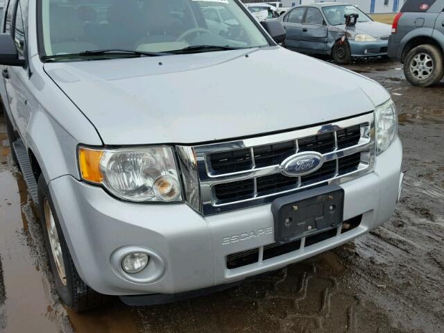 1FMCU03108KB36131 - 2008 FORD ESCAPE XLT SILVER photo 9