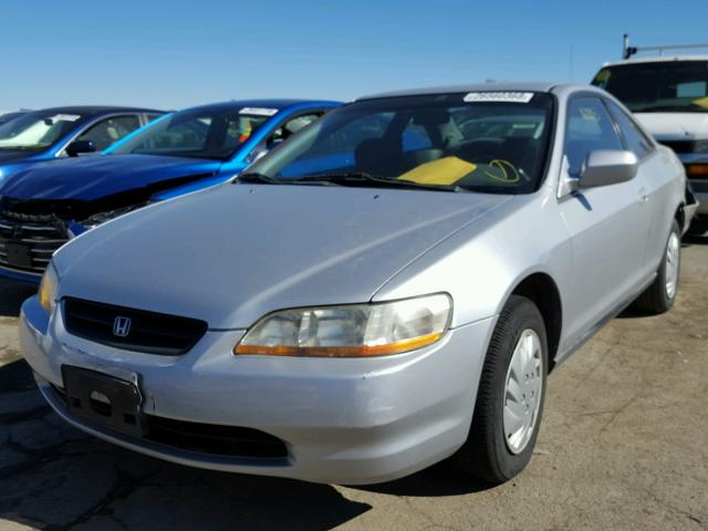 1HGCG3147XA008405 - 1999 HONDA ACCORD LX SILVER photo 2