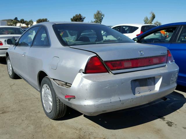 1HGCG3147XA008405 - 1999 HONDA ACCORD LX SILVER photo 3