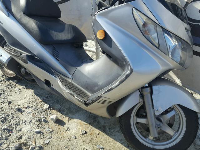 JS1CK43A652100953 - 2005 SUZUKI AN400 K3 SILVER photo 9