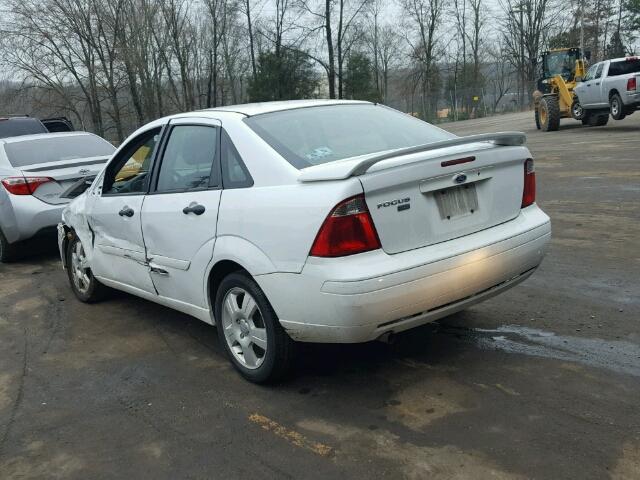 1FAHP34NX7W338802 - 2007 FORD FOCUS ZX4 WHITE photo 3