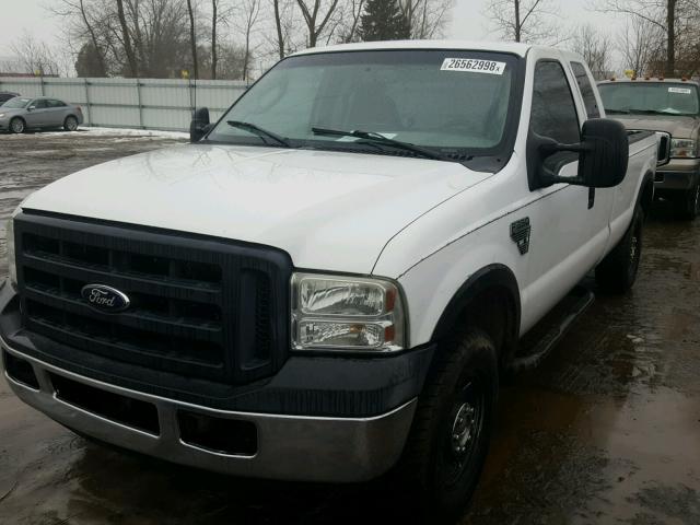 1FTSX20516ED03439 - 2006 FORD F250 SUPER WHITE photo 2