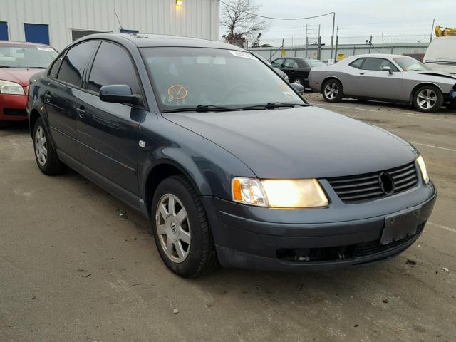 WVWAC63BX1P011365 - 2001 VOLKSWAGEN PASSAT GLS TEAL photo 1