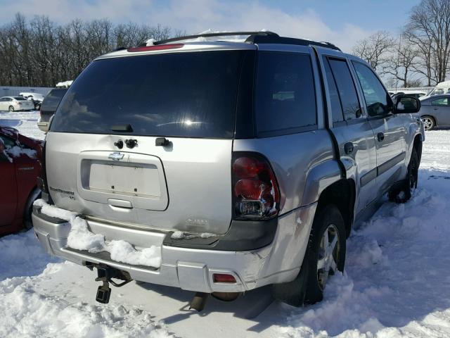 1GNDT13S052228806 - 2005 CHEVROLET TRAILBLAZE SILVER photo 4