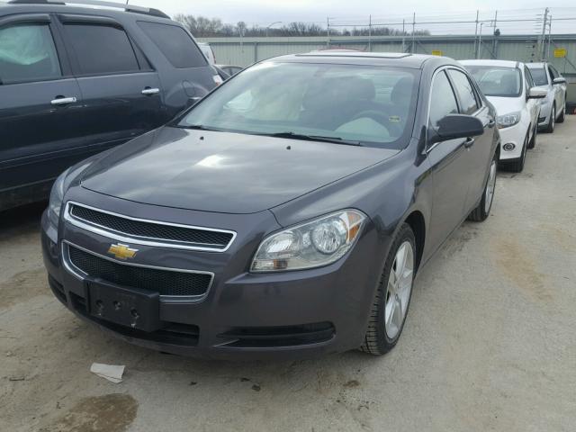 1G1ZB5E07CF247758 - 2012 CHEVROLET MALIBU LS ნაცრისფერი ფოტო 2