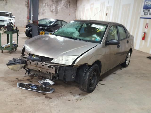 1FAFP34NX5W273437 - 2005 FORD FOCUS ZX4 TAN photo 2