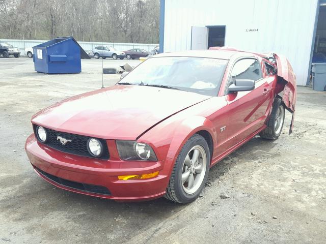 1ZVFT82H455226374 - 2005 FORD MUSTANG GT RED photo 2