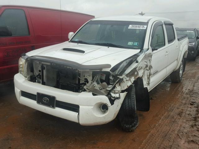 5TELU42N45Z071372 - 2005 TOYOTA TACOMA DOU WHITE photo 2