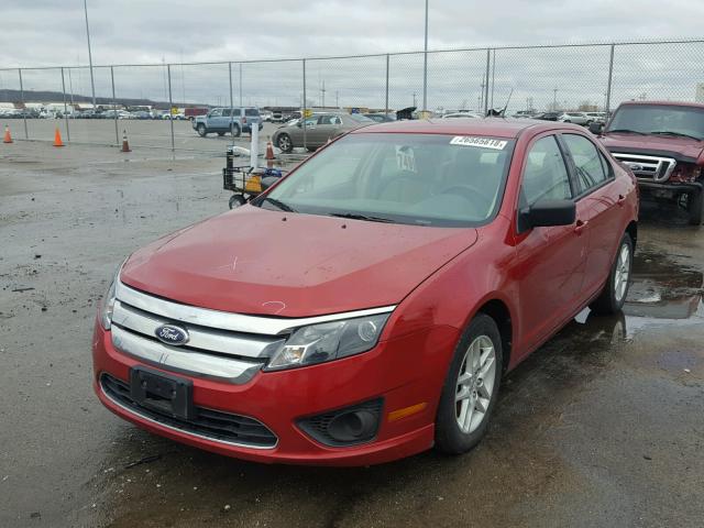 3FAHP0GA3AR376390 - 2010 FORD FUSION S RED photo 2