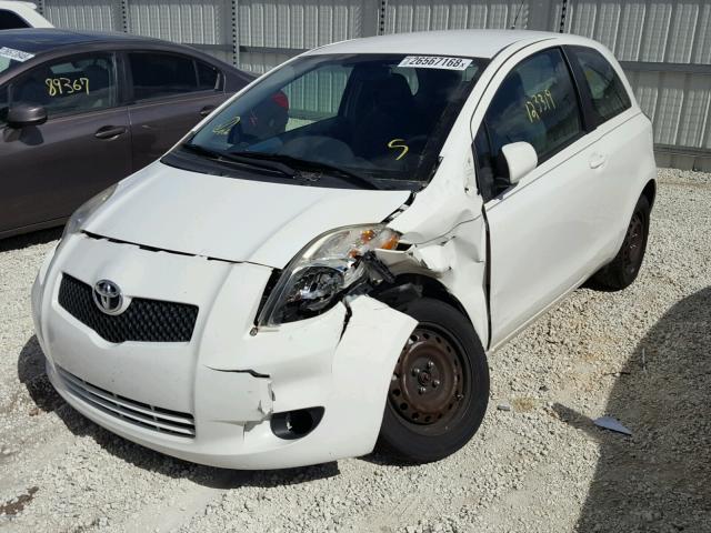 JTDJT923685180090 - 2008 TOYOTA YARIS WHITE photo 2