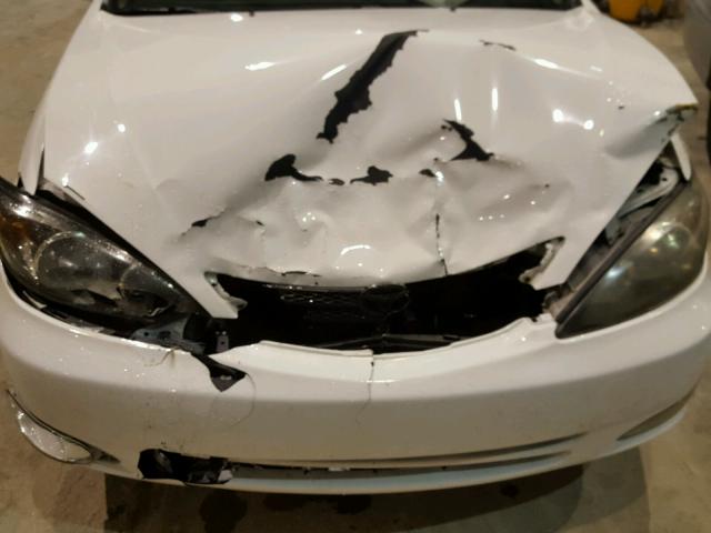 4T1BE32K52U069249 - 2002 TOYOTA CAMRY LE WHITE photo 7