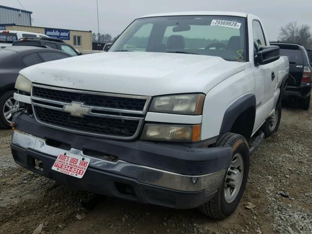 1GCHC24U66E241897 - 2006 CHEVROLET SILVERADO WHITE photo 2