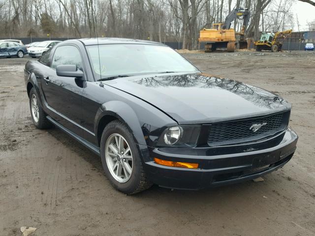 1ZVFT80NX55155691 - 2005 FORD MUSTANG BLACK photo 1