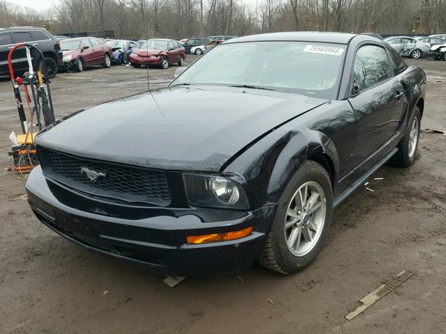 1ZVFT80NX55155691 - 2005 FORD MUSTANG BLACK photo 2