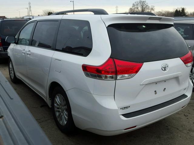 5TDYK3DC4ES510469 - 2014 TOYOTA SIENNA XLE WHITE photo 3