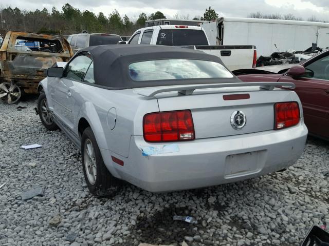 1ZVFT84N465189699 - 2006 FORD MUSTANG SILVER photo 3