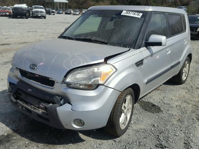 KNDJT2A28A7028645 - 2010 KIA SOUL + SILVER photo 2