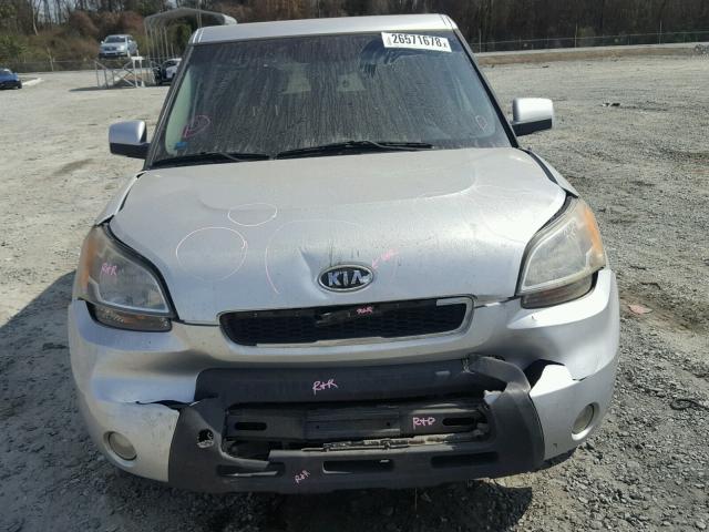 KNDJT2A28A7028645 - 2010 KIA SOUL + SILVER photo 9