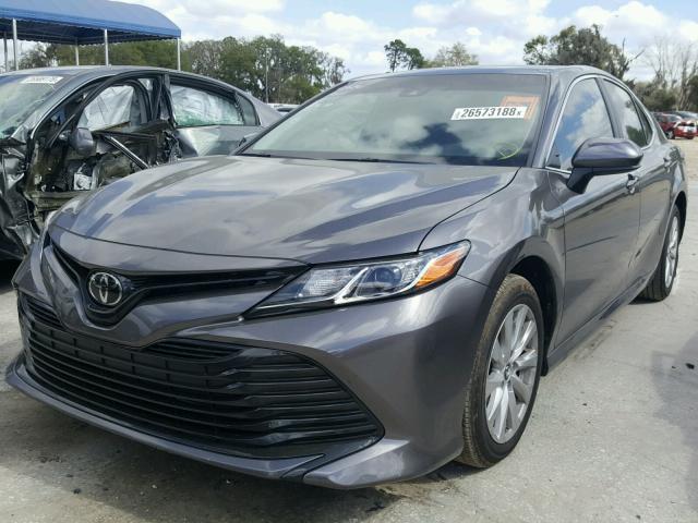 4T1B11HK5JU048455 - 2018 TOYOTA CAMRY L GRAY photo 2