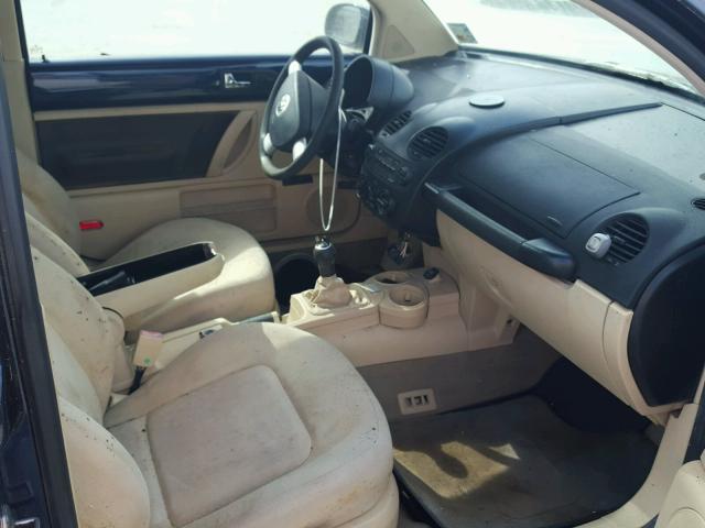 3VWCP21C52M424042 - 2002 VOLKSWAGEN NEW BEETLE 蓝色 照片 5