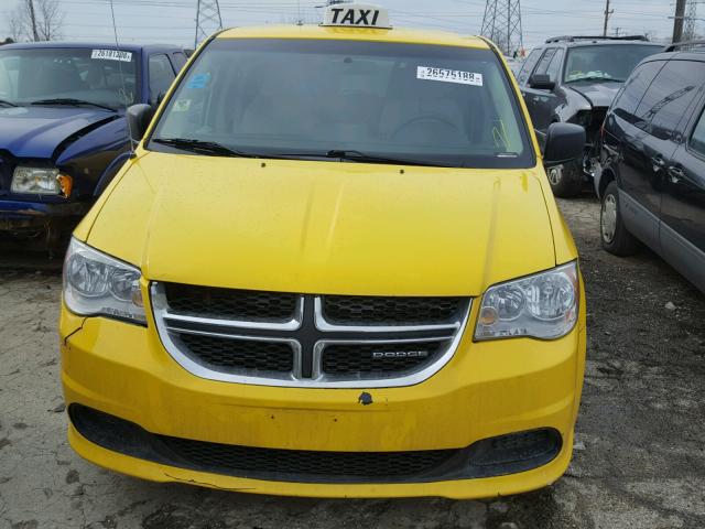 2D4RN4DG2BR600912 - 2011 DODGE GRAND CARA YELLOW photo 9