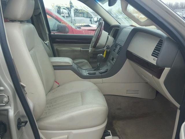 5LMEU88H24ZJ52374 - 2004 LINCOLN AVIATOR 金色 照片 5