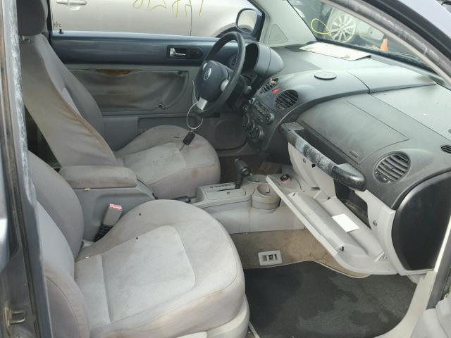 3VWCK31C74M409548 - 2004 VOLKSWAGEN NEW BEETLE 灰色 照片 5