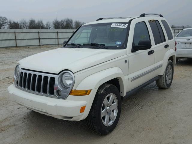 1J8GL58K86W108907 - 2006 JEEP LIBERTY LI WHITE photo 2