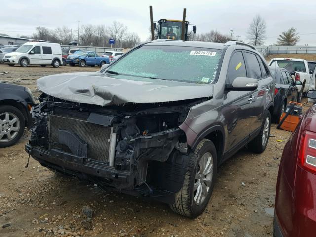 5XYKU3A15BG101019 - 2011 KIA SORENTO EX GRAY photo 2