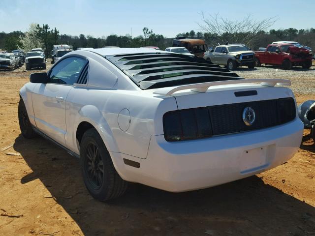 1ZVFT80N855142549 - 2005 FORD MUSTANG WHITE photo 3