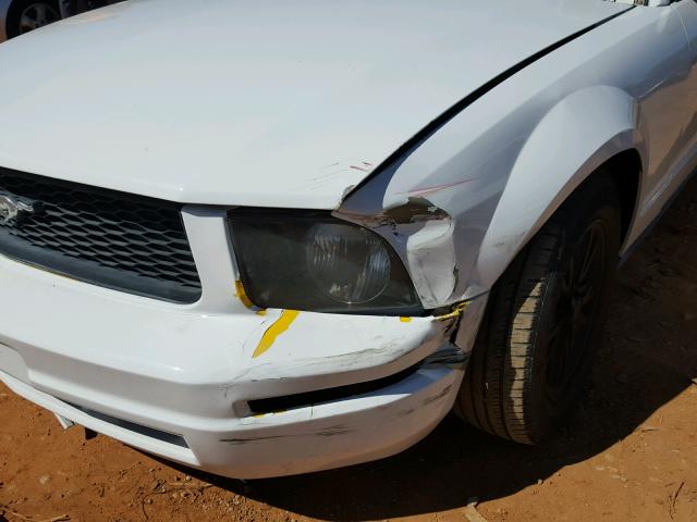 1ZVFT80N855142549 - 2005 FORD MUSTANG WHITE photo 9