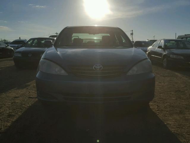 4T1BE32K14U861630 - 2004 TOYOTA CAMRY LE BLUE photo 9