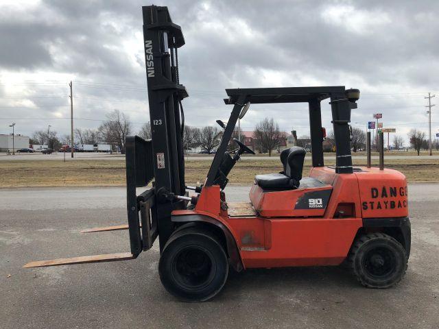 AN19C50293 - 2005 NISSAN F04D40H ORANGE photo 1