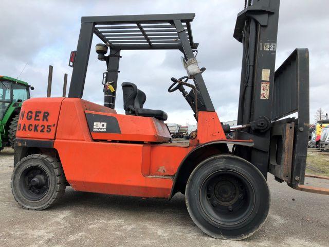 AN19C50293 - 2005 NISSAN F04D40H ORANGE photo 2