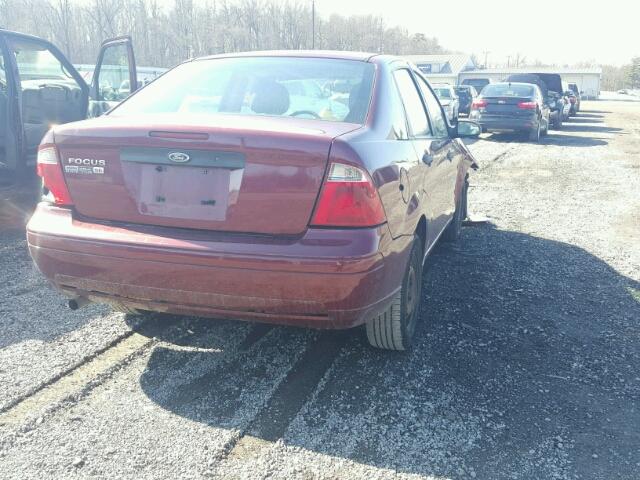 1FAHP34NX7W103638 - 2007 FORD FOCUS ZX4 RED photo 4