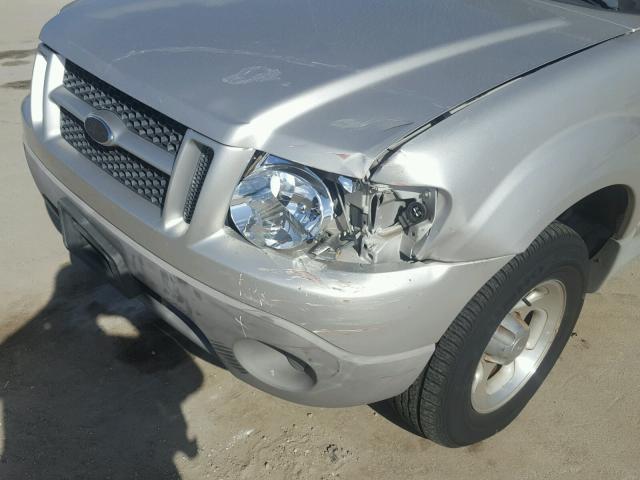 1FMYU60E92UD50627 - 2002 FORD EXPLORER S SILVER photo 9