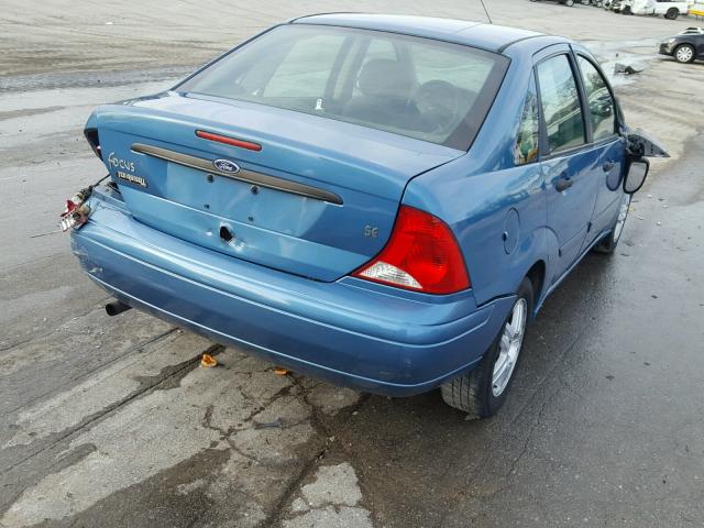 1FAFP34P8YW317439 - 2000 FORD FOCUS SE BLUE photo 4