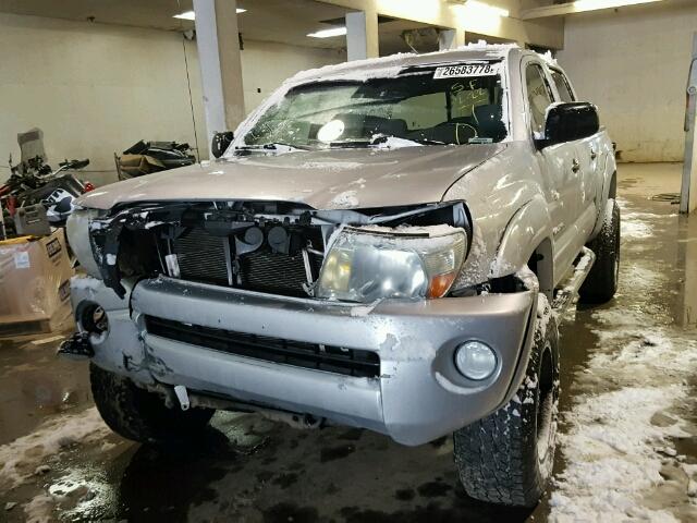 5TELU42N95Z129878 - 2005 TOYOTA TACOMA DOU SILVER photo 2