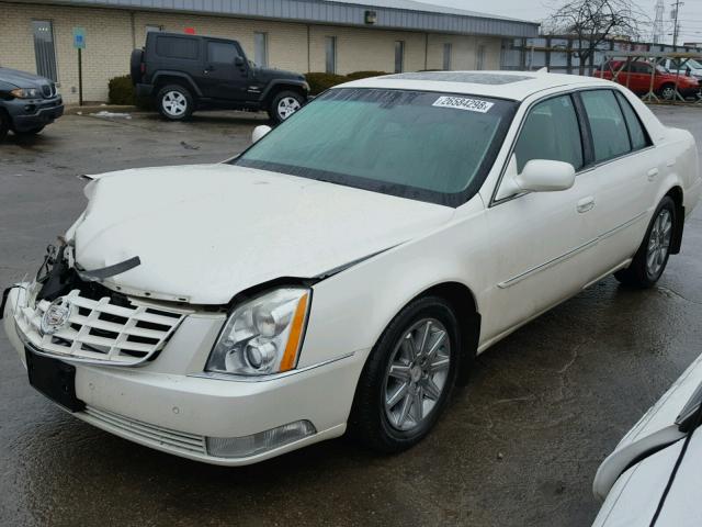 1G6KH5E68BU117237 - 2011 CADILLAC DTS PREMIU WHITE photo 2