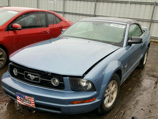 1ZVFT84N465229201 - 2006 FORD MUSTANG BLUE photo 2