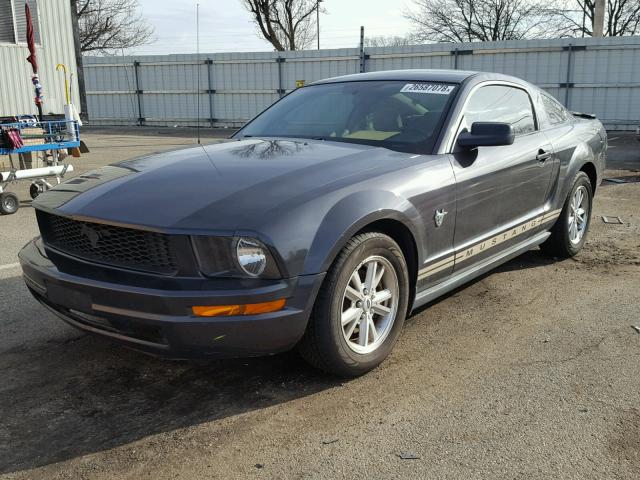 1ZVHT80N295115068 - 2009 FORD MUSTANG GRAY photo 2