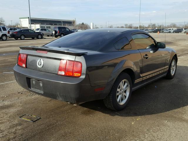 1ZVHT80N295115068 - 2009 FORD MUSTANG GRAY photo 4